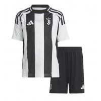 Camisa de Futebol Juventus Douglas Luiz #26 Equipamento Principal Infantil 2024-25 Manga Curta (+ Calças curtas)